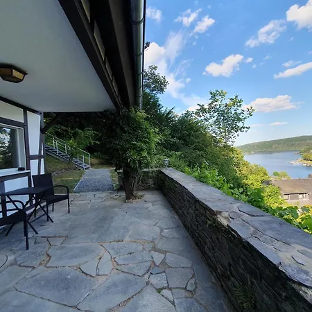 Am Rursee- Haus Efeu Дом отдыха Зиммерат